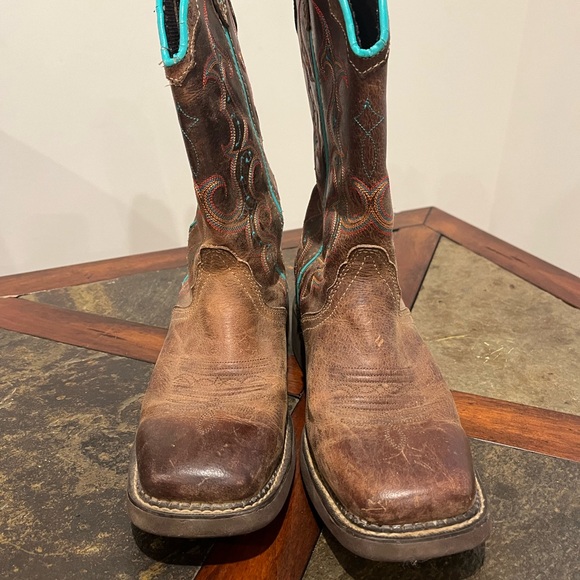 Woman’s Justin Boots - Picture 2 of 7